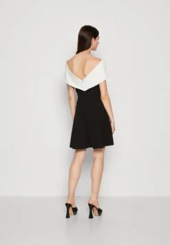Wal G Alia Off Shoulder Skater - Cocktailjurk - Black/White 8 Wal G Alia Off Shoulder Skater - Cocktailjurk - Black/White -Wal G. 03cd79fcd70e479d9f842ed0921f6f07