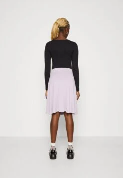 Wal G Summer Essentials Wendy Skater Skirt - Plooirok - Lavender Frost -Wal G. 077b2b3a5aad49e9b230253b897419ba