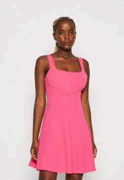 Wal G Indi Square Neck Skater - Jerseyjurk - Fuchsia