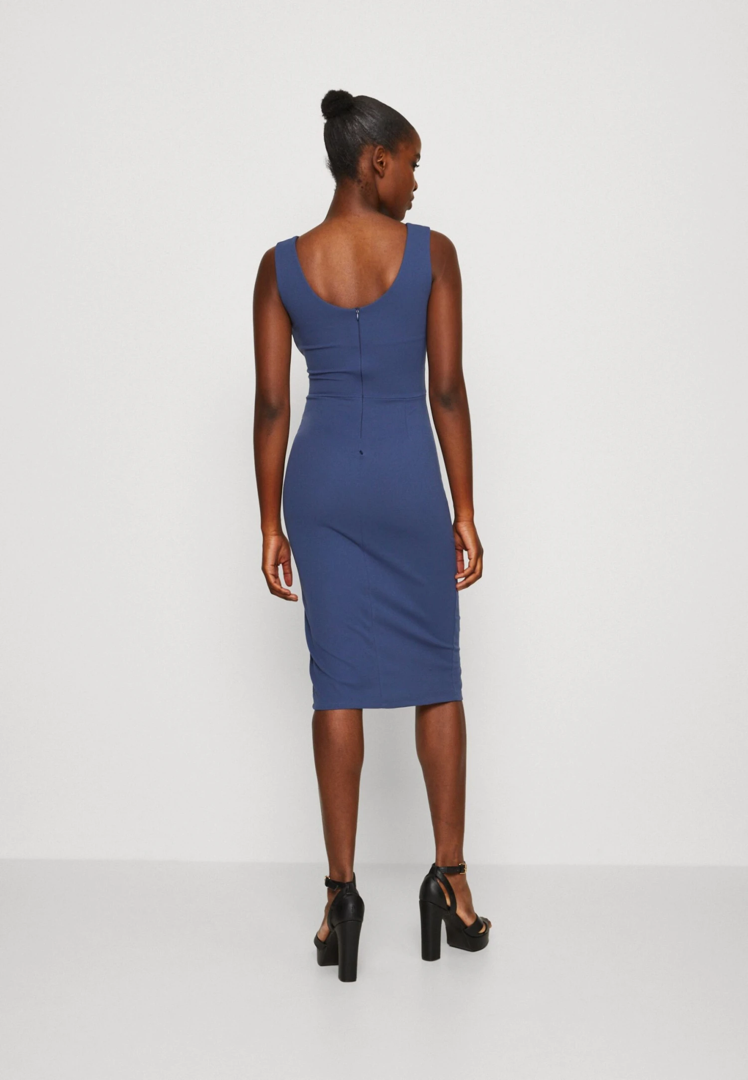 Wal G Jumina Buckle Midi - Jerseyjurk - Denim Blue 3 Wal G Jumina Buckle Midi - Jerseyjurk - Denim Blue - Afbeelding 3