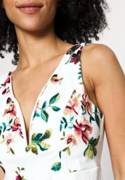 EmbroideredSkater - Jurk - White Floral 11 EmbroideredSkater - Jurk - White Floral -Wal G. 0dc204d9e54449c49a62b1936990bf34