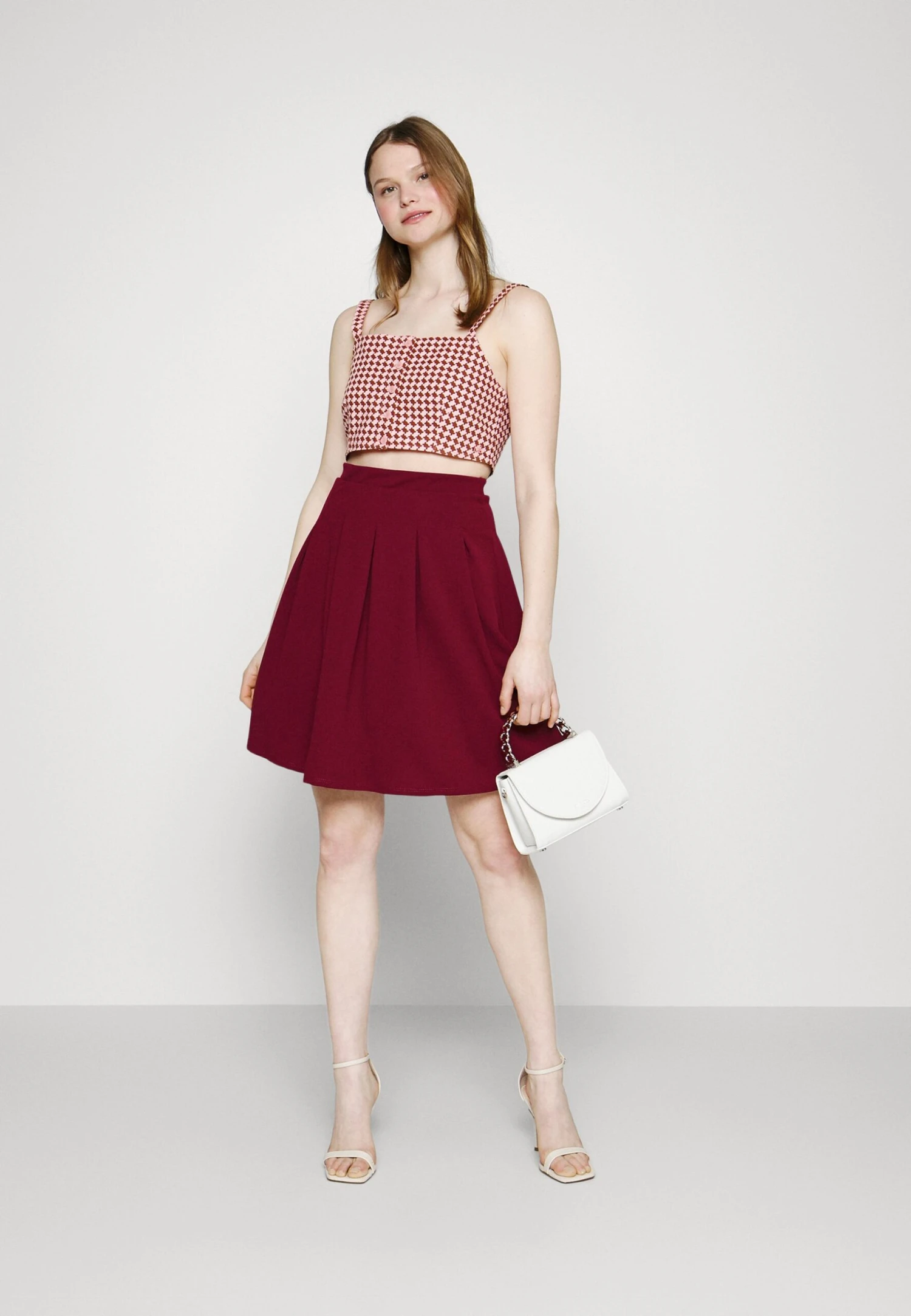 Wal G Zara Pleated Skater Skirt - A-Lijn Rok - Berry Wine 2 Wal G Zara Pleated Skater Skirt - A-Lijn Rok - Berry Wine - Afbeelding 2