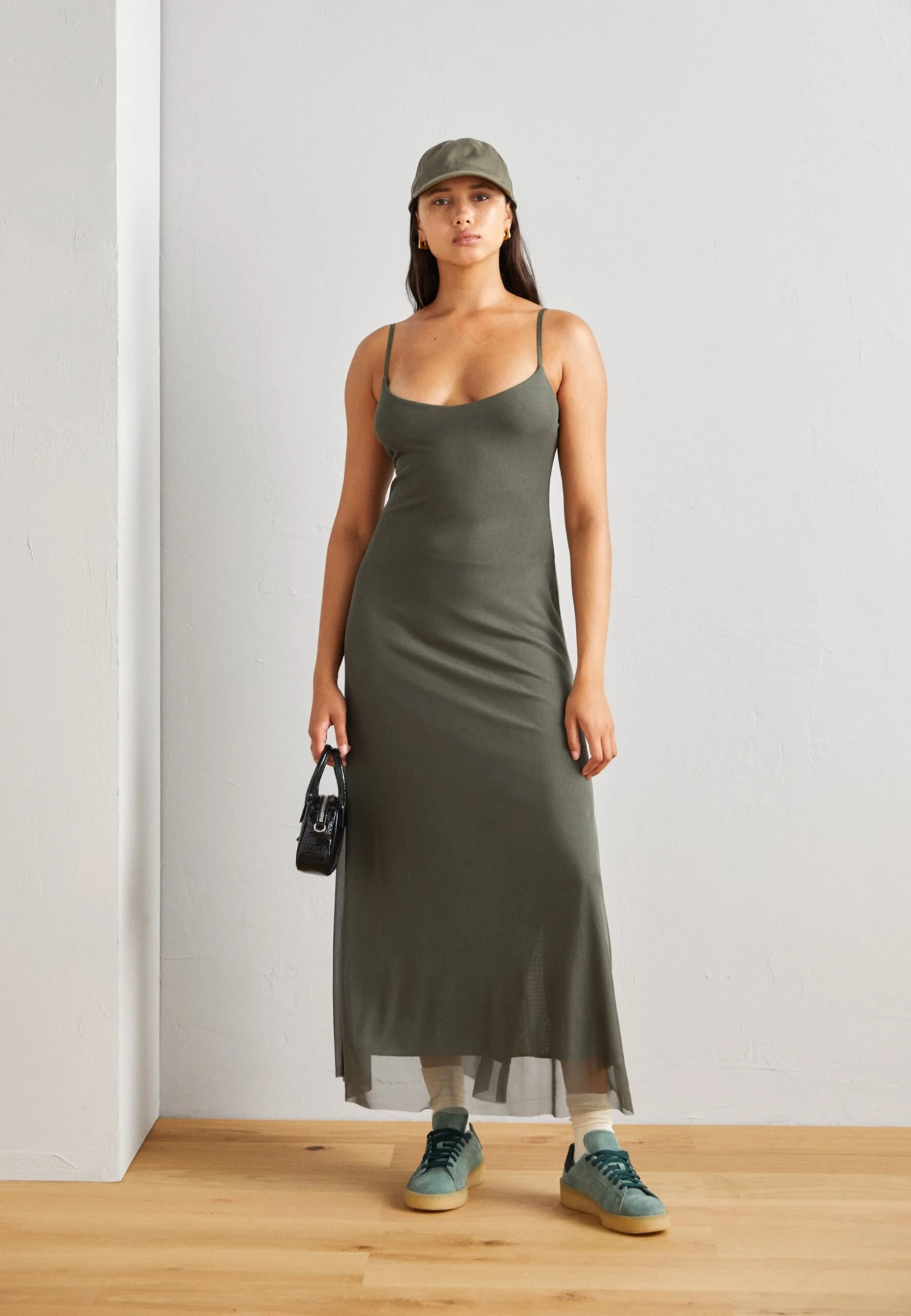 Wal G Sandy - Maxi-Jurk - Khaki Green 2 Wal G Sandy - Maxi-Jurk - Khaki Green - Afbeelding 2