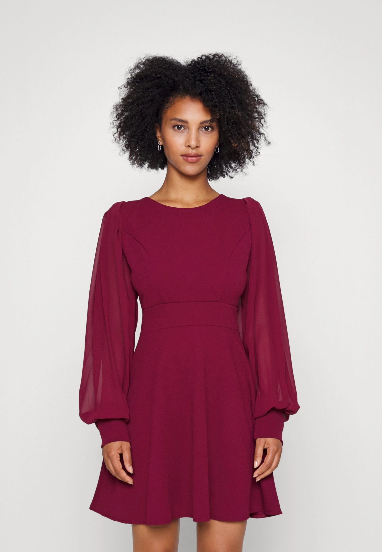 Kat Sleeve Dress - Cocktailjurk - Berry Wine 1 Kat Sleeve Dress - Cocktailjurk - Berry Wine