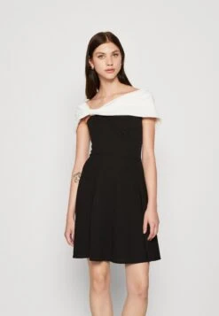 Wal G Alia Off Shoulder Skater - Cocktailjurk - Black/White