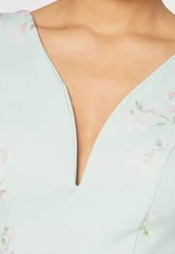 Wal G Wedding - Lila V Neck Print Skater - Cocktailjurk - Hellgrün, Mehrfarbig 9 Wal G Wedding - Lila V Neck Print Skater - Cocktailjurk - Hellgrün, Mehrfarbig -Wal G. 221617d3909147df83c82780f351e871