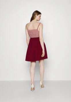 Wal G Zara Pleated Skater Skirt - A-Lijn Rok - Berry Wine 8 Wal G Zara Pleated Skater Skirt - A-Lijn Rok - Berry Wine -Wal G. 229472d8bef2453d9d23a5691eaac66a