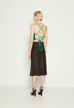 Wal G Milly Strappy - Top - Leaf Green -Wal G. 262b5b03691d47aa92ea233a8b25d6b0