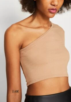 Wal G Milly One Sleeve Crop - Longsleeve - Camel -Wal G. 2e890f49fae44120833f713f9dd874aa