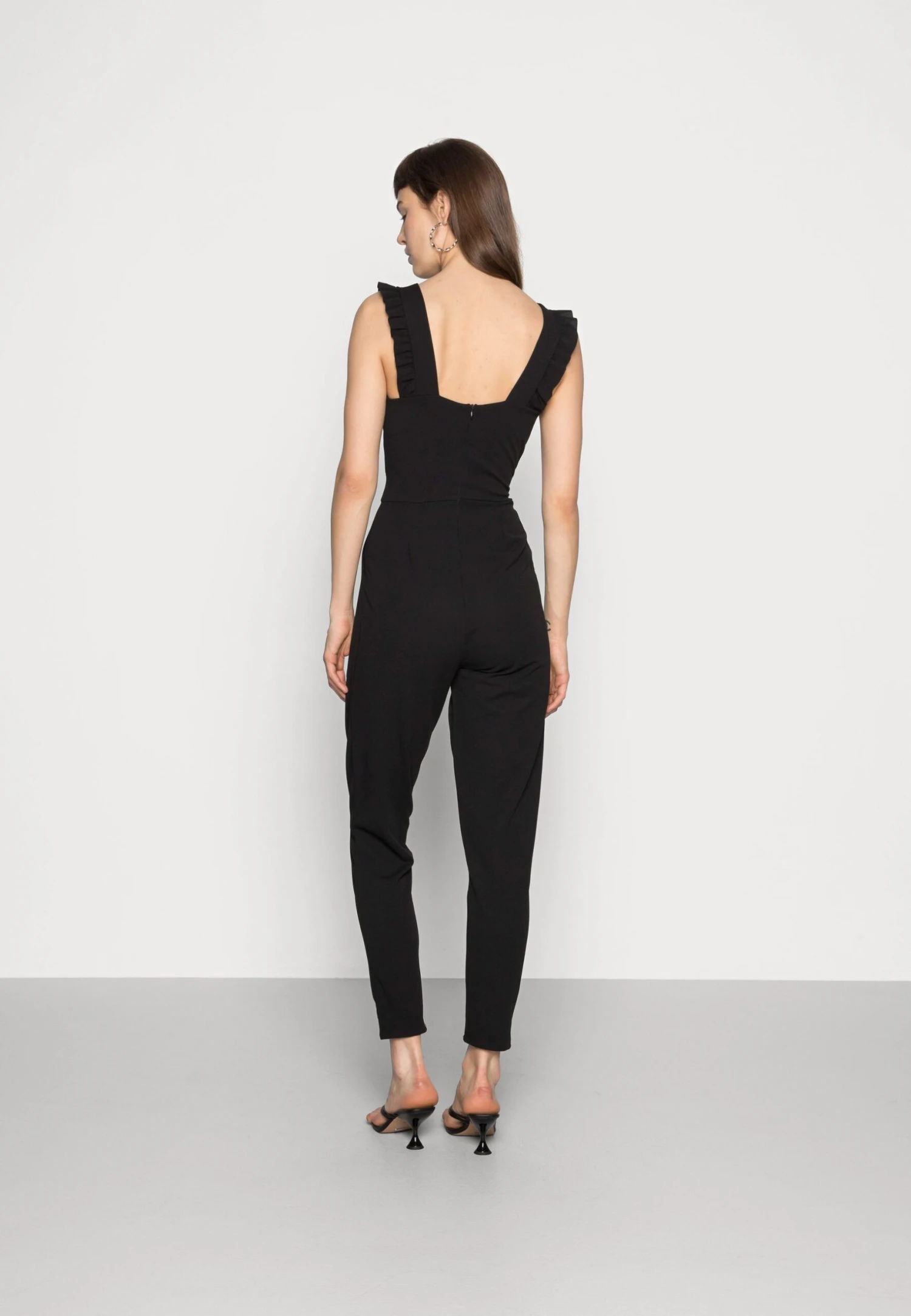 Wal G Rayna Ruffled- Jumpsuit - Black 3 Wal G Rayna Ruffled- Jumpsuit - Black - Afbeelding 3