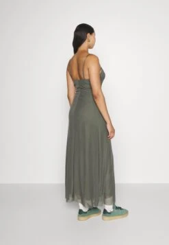 Wal G Sandy - Maxi-Jurk - Khaki Green 10 Wal G Sandy - Maxi-Jurk - Khaki Green -Wal G. 3c81f620255a49dfb56e9c0dad9a2aff