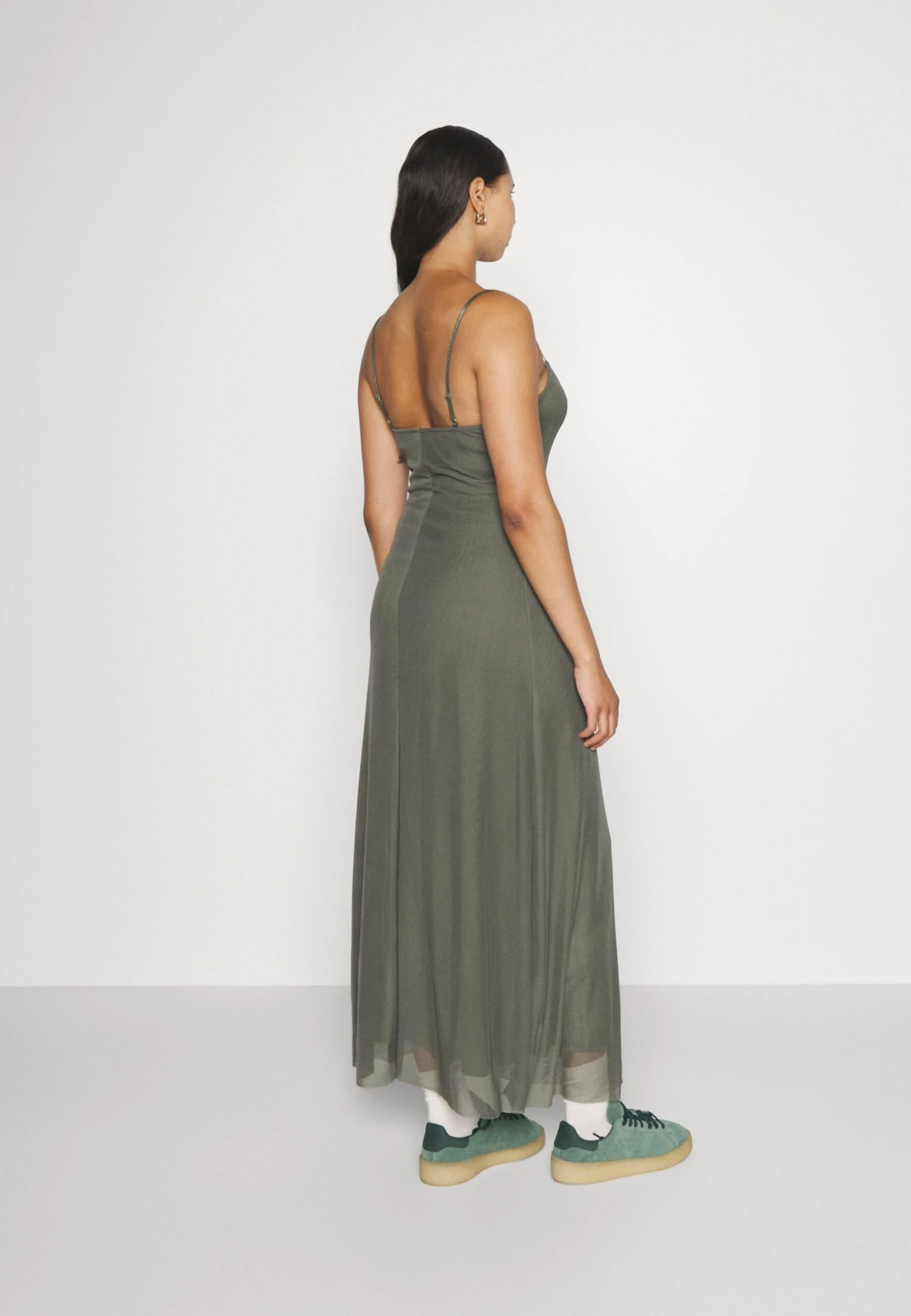 Wal G Sandy - Maxi-Jurk - Khaki Green 4 Wal G Sandy - Maxi-Jurk - Khaki Green - Afbeelding 4