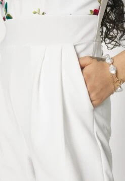 Contrast Plunge - Jumpsuit - White Floral -Wal G. 40eb1856092547d6a680379919329183