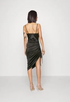 Wal G Ruched Dress - Cocktailjurk - Black -Wal G. 5188eb42485447969585ec4beb532387