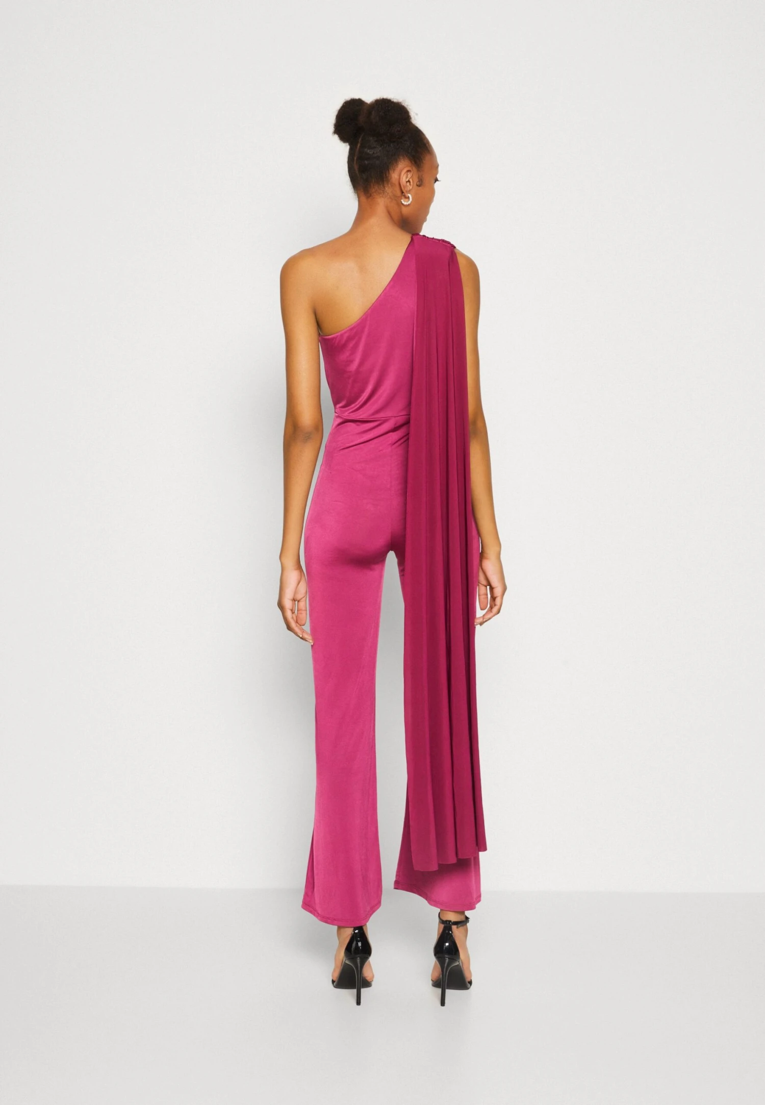 Wal G Cece Cape Sleeve- Jumpsuit - Magenta 3 Wal G Cece Cape Sleeve- Jumpsuit - Magenta - Afbeelding 3