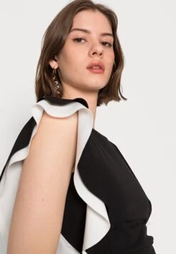 Wal G Kelly Ruffle Sleeve Midi Dress - Cocktailjurk - Black/White 9 Wal G Kelly Ruffle Sleeve Midi Dress - Cocktailjurk - Black/White -Wal G. 5b4ea8f856714e00802b7e1ecf0d4e1f