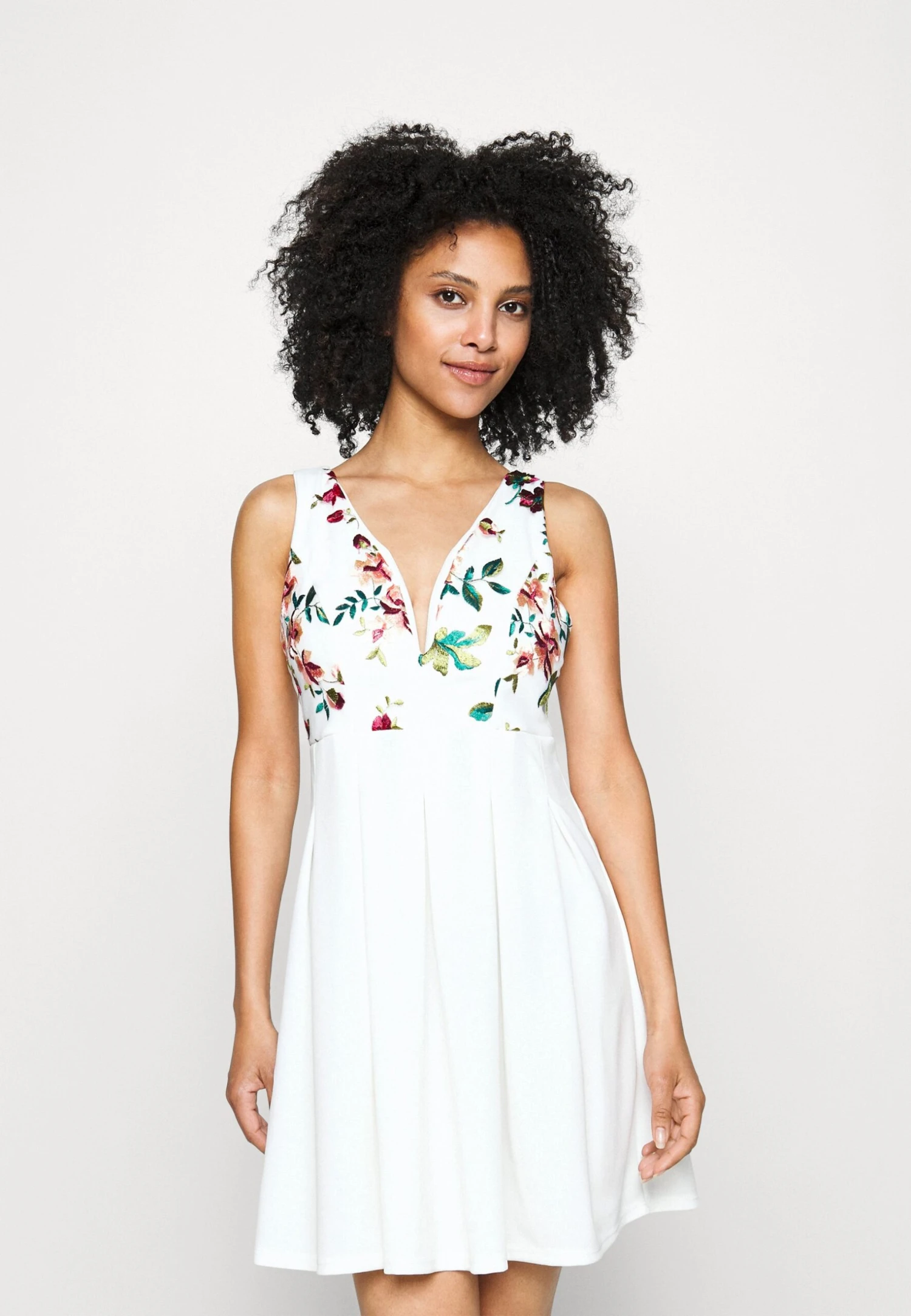 EmbroideredSkater - Jurk - White Floral 1 EmbroideredSkater - Jurk - White Floral
