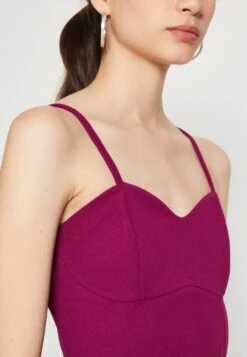 Wal G Asha Skater - Cocktailjurk - Plum -Wal G. 64b66955c7f846609b9f0632bc5705cb