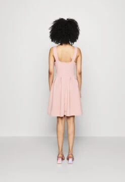 Debbie Buckle Skater Dress - Cocktailjurk - Blush Pink 7 Debbie Buckle Skater Dress - Cocktailjurk - Blush Pink -Wal G. 698088f15181489f8c08b730cc46482a