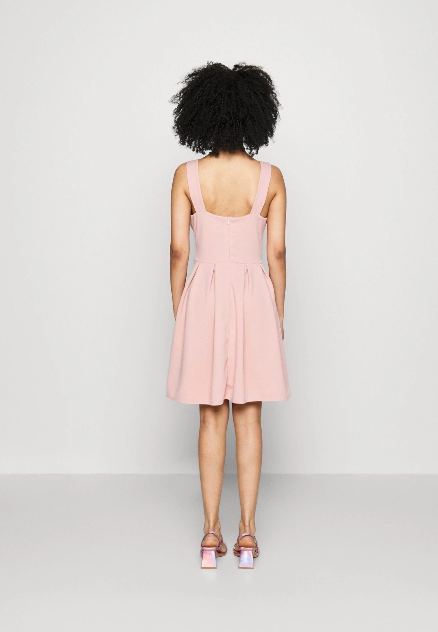 Debbie Buckle Skater Dress - Cocktailjurk - Blush Pink 3 Debbie Buckle Skater Dress - Cocktailjurk - Blush Pink - Afbeelding 3