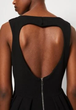 Wal G Valentines Holly Heart Cut Out Skater - Cocktailjurk - Black 11 Wal G Valentines Holly Heart Cut Out Skater - Cocktailjurk - Black -Wal G. 6c681c9a371b4eaaa18293286d51c3b1