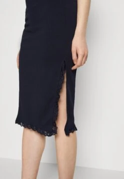 Wal G Kammi Midi Skirt - Kokerrok - Navy 11 Wal G Kammi Midi Skirt - Kokerrok - Navy -Wal G. 7043d82beb3248fd817f476ef5f6a19d