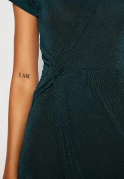 Wal G Wrap Midi Dress - Gebreide Jurk - Forest Green -Wal G. 71aaccf67fb34a36877bf738eace8045