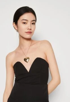 Wal G Liza V Neck- Top - Black 9 Wal G Liza V Neck- Top - Black -Wal G. 72eadd73453e46e0a4f286abae4fe051