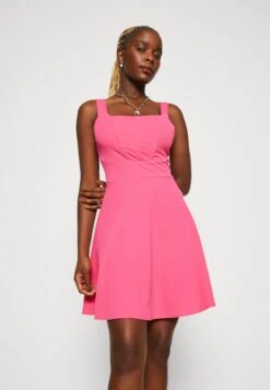Wal G Indi Square Neck Skater - Jerseyjurk - Fuchsia 9 Wal G Indi Square Neck Skater - Jerseyjurk - Fuchsia -Wal G. 76ed2dc58f6b421baebf81e81c7f457a