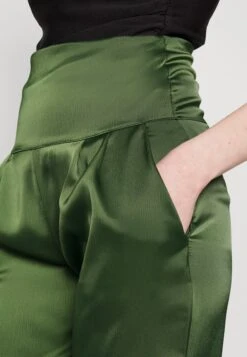 Wal G Peppa High Waisted Trouser - Broek - Dark Khaki 9 Wal G Peppa High Waisted Trouser - Broek - Dark Khaki -Wal G. 797f82a3f6b14fddb6955bf9153a1320