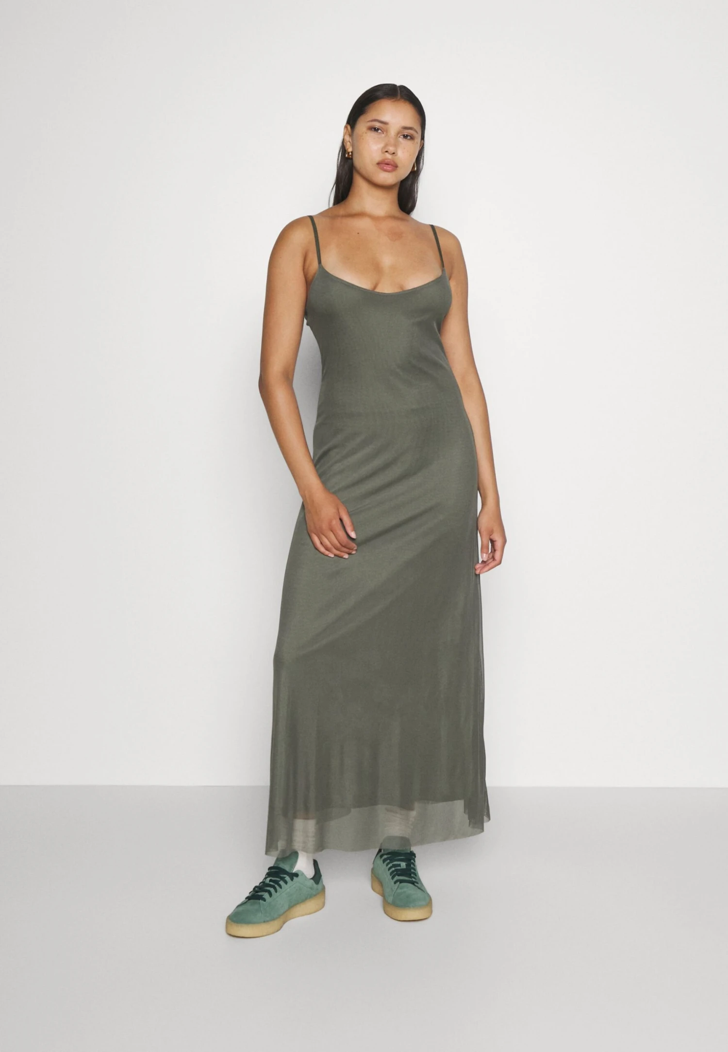 Wal G Sandy - Maxi-Jurk - Khaki Green 3 Wal G Sandy - Maxi-Jurk - Khaki Green - Afbeelding 3