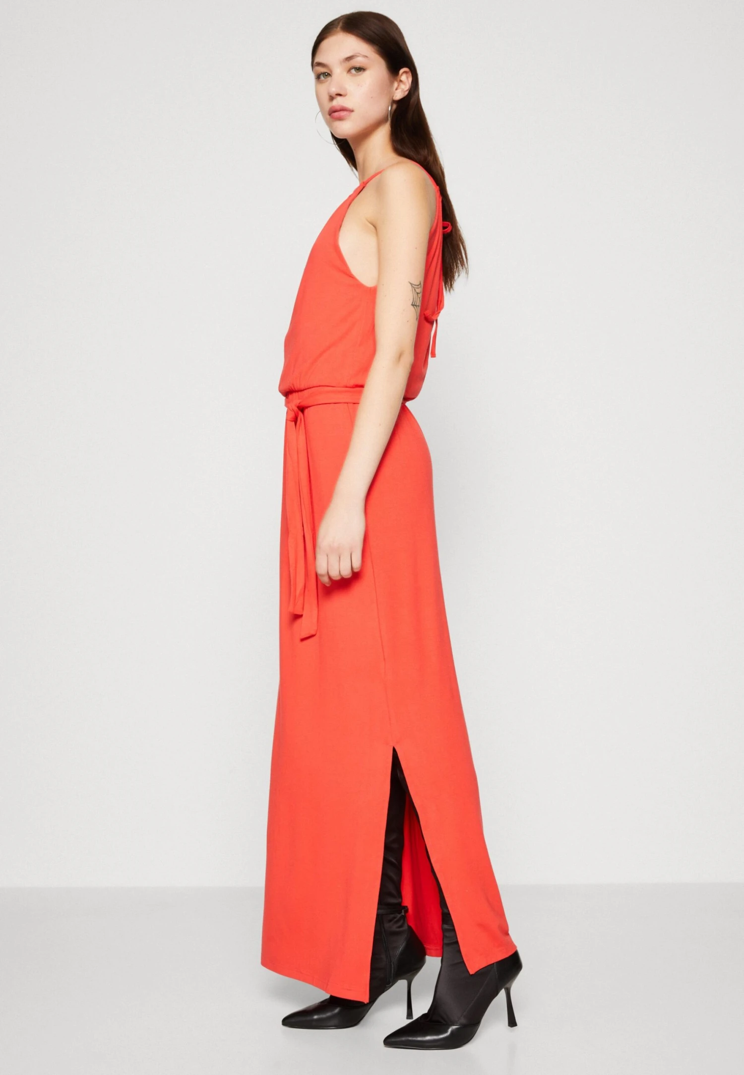 Wal G Summer Essentials Lenny Strappy - Maxi-Jurk - Fiery Red 4 Wal G Summer Essentials Lenny Strappy - Maxi-Jurk - Fiery Red - Afbeelding 4