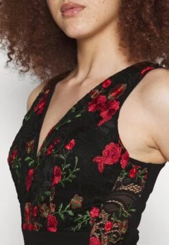 Wal G Embroidered Lace Maxi - Cocktailjurk - Black/Red 11 Wal G Embroidered Lace Maxi - Cocktailjurk - Black/Red -Wal G. ab0ccb76959c44c88978e3c07b99acbe