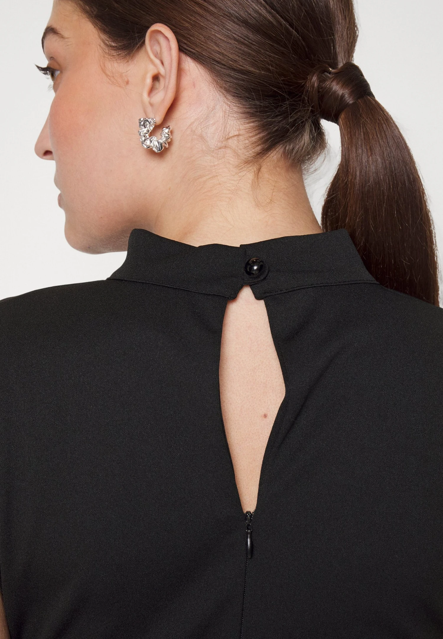 Bambinaroll Neck Midi Dress - Jerseyjurk - Black 4 Bambinaroll Neck Midi Dress - Jerseyjurk - Black - Afbeelding 4