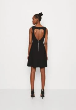Wal G Valentines Holly Heart Cut Out Skater - Cocktailjurk - Black 8 Wal G Valentines Holly Heart Cut Out Skater - Cocktailjurk - Black -Wal G. c0e17ae494c84fe7ab576dbdaaf62598