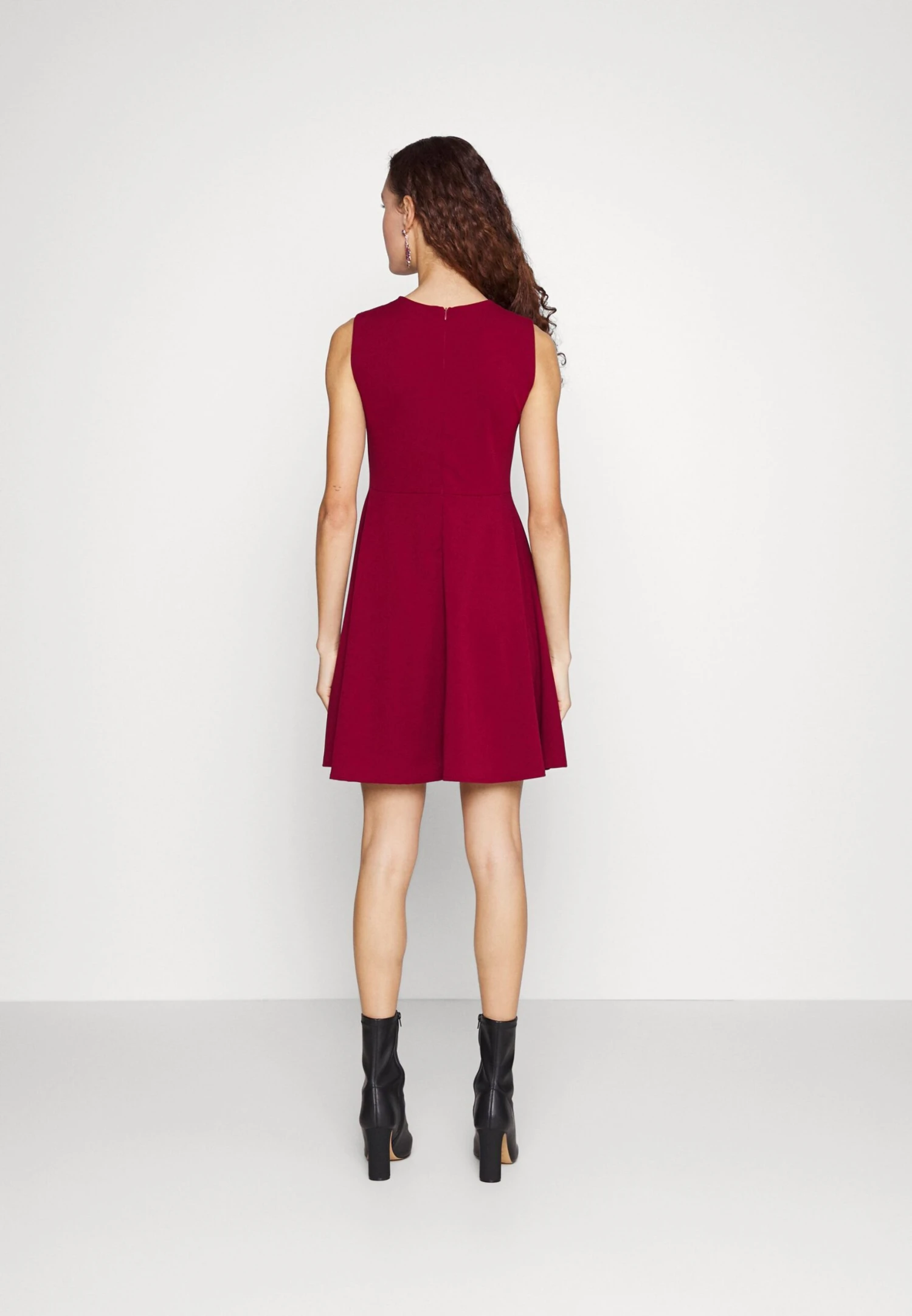 Wal G Accessorie Neck Skater Dress - Cocktailjurk - Wine 3 Wal G Accessorie Neck Skater Dress - Cocktailjurk - Wine - Afbeelding 3