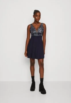 Wal G Belle V Neck Skater Dress - Cocktailjurk - Navy/White