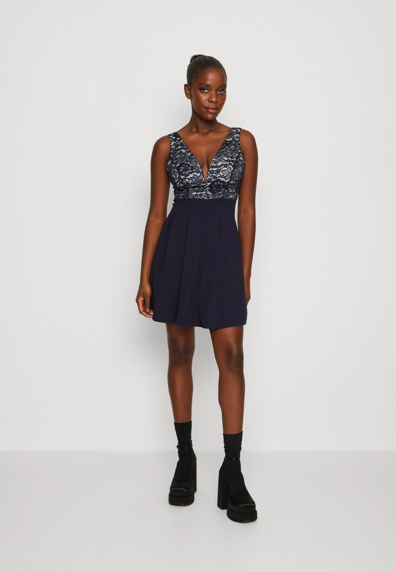 Wal G Belle V Neck Skater Dress - Cocktailjurk - Navy/White 1 Wal G Belle V Neck Skater Dress - Cocktailjurk - Navy/White