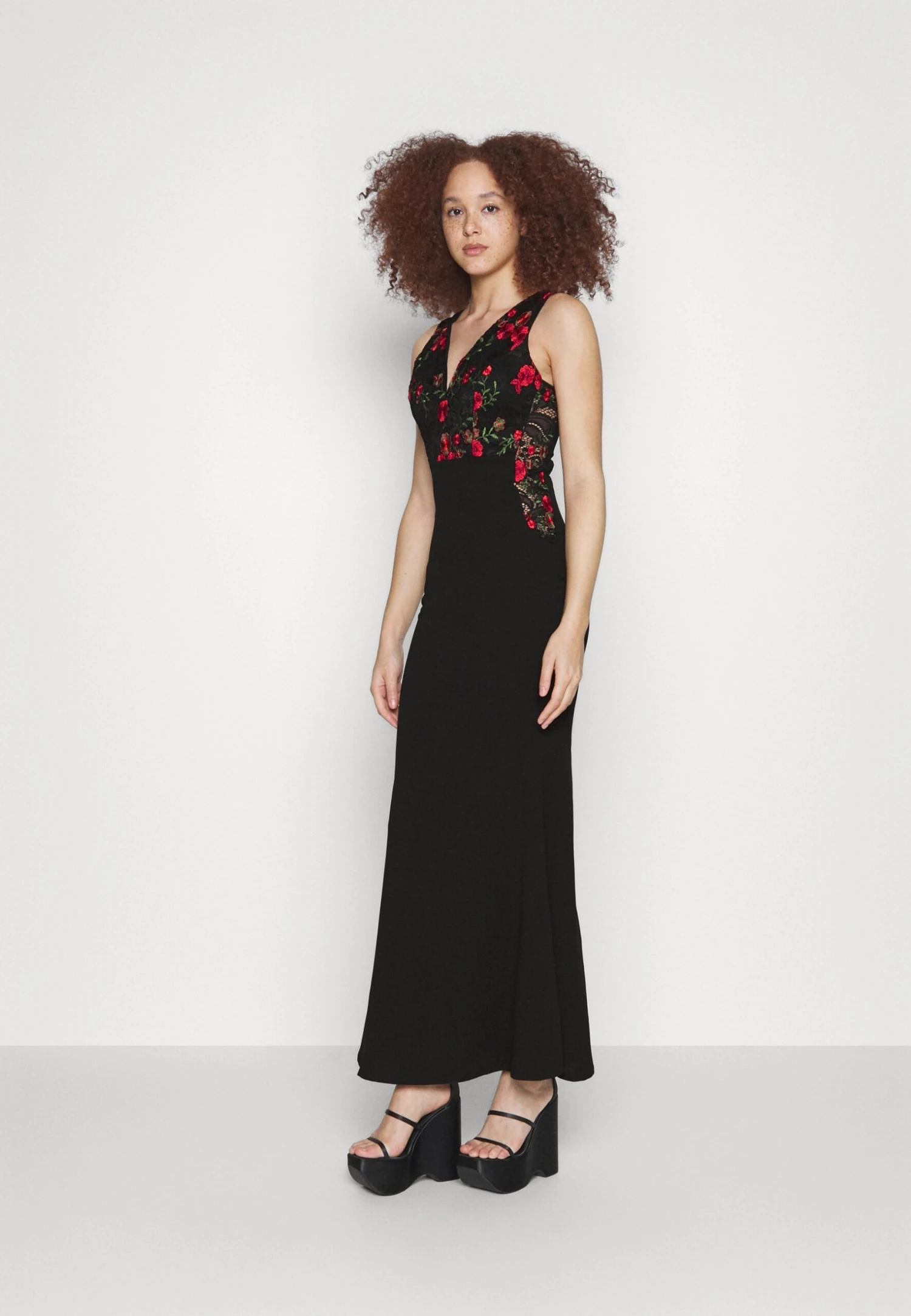 Wal G Embroidered Lace Maxi - Cocktailjurk - Black/Red 1 Wal G Embroidered Lace Maxi - Cocktailjurk - Black/Red