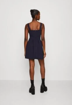 Wal G Belle V Neck Skater Dress - Cocktailjurk - Navy/White 8 Wal G Belle V Neck Skater Dress - Cocktailjurk - Navy/White -Wal G. f2f7012bbd114676b1d4a1e0780486d4
