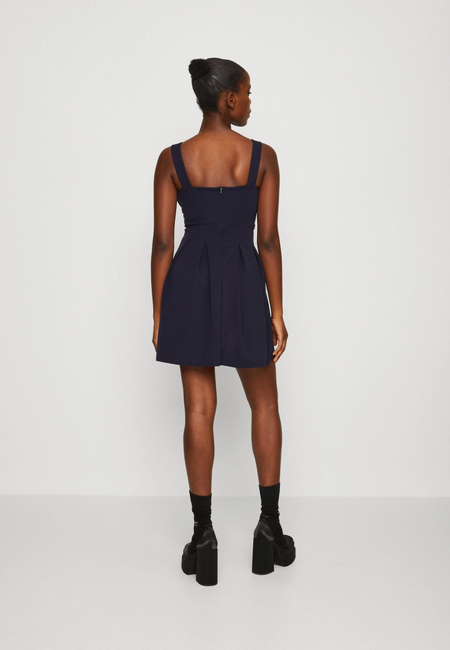 Wal G Belle V Neck Skater Dress - Cocktailjurk - Navy/White 3 Wal G Belle V Neck Skater Dress - Cocktailjurk - Navy/White - Afbeelding 3