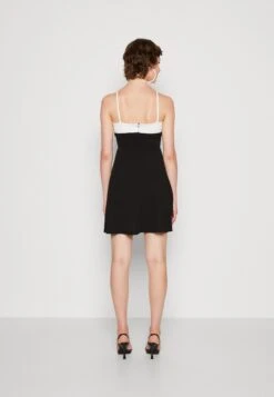 Wal G Janya Contrast Skater - Jerseyjurk - Black/White 8 Wal G Janya Contrast Skater - Jerseyjurk - Black/White -Wal G. f4a571b5540744f09c7ddc9687972f61