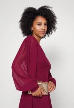 Kat Sleeve Dress - Cocktailjurk - Berry Wine 11 Kat Sleeve Dress - Cocktailjurk - Berry Wine -Wal G. fbc0096ef33448ea8df01204cf69a0b8